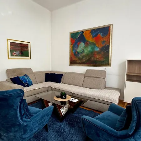 Spacious In The Centre Apartment