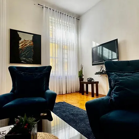 Spacious In The Centre Apartament *