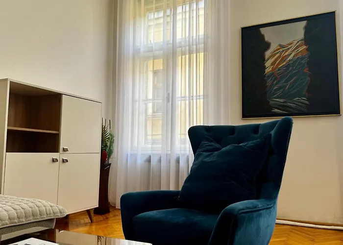 Spacious In The Centre Apartment *