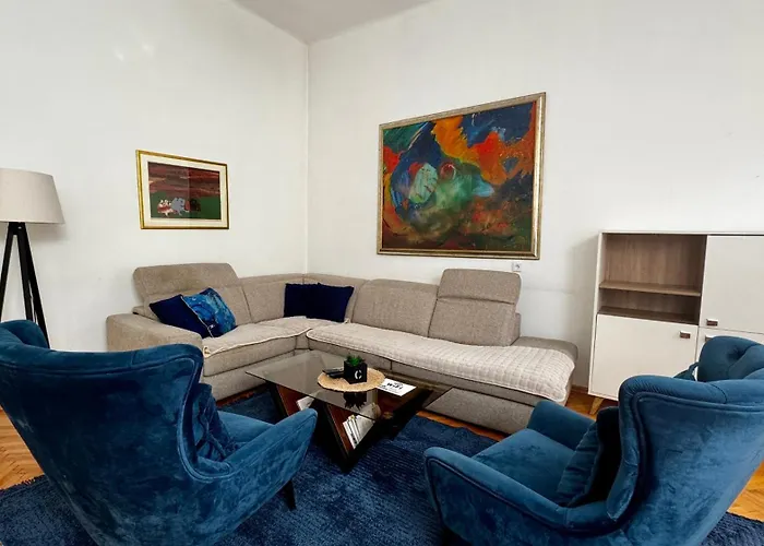 Spacious In The Centre Apartment